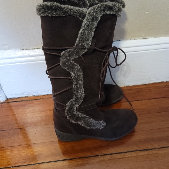 Bass " Kiana" Brown Suede Water Resistant Boots-Size 6 - Picture 4 of 10